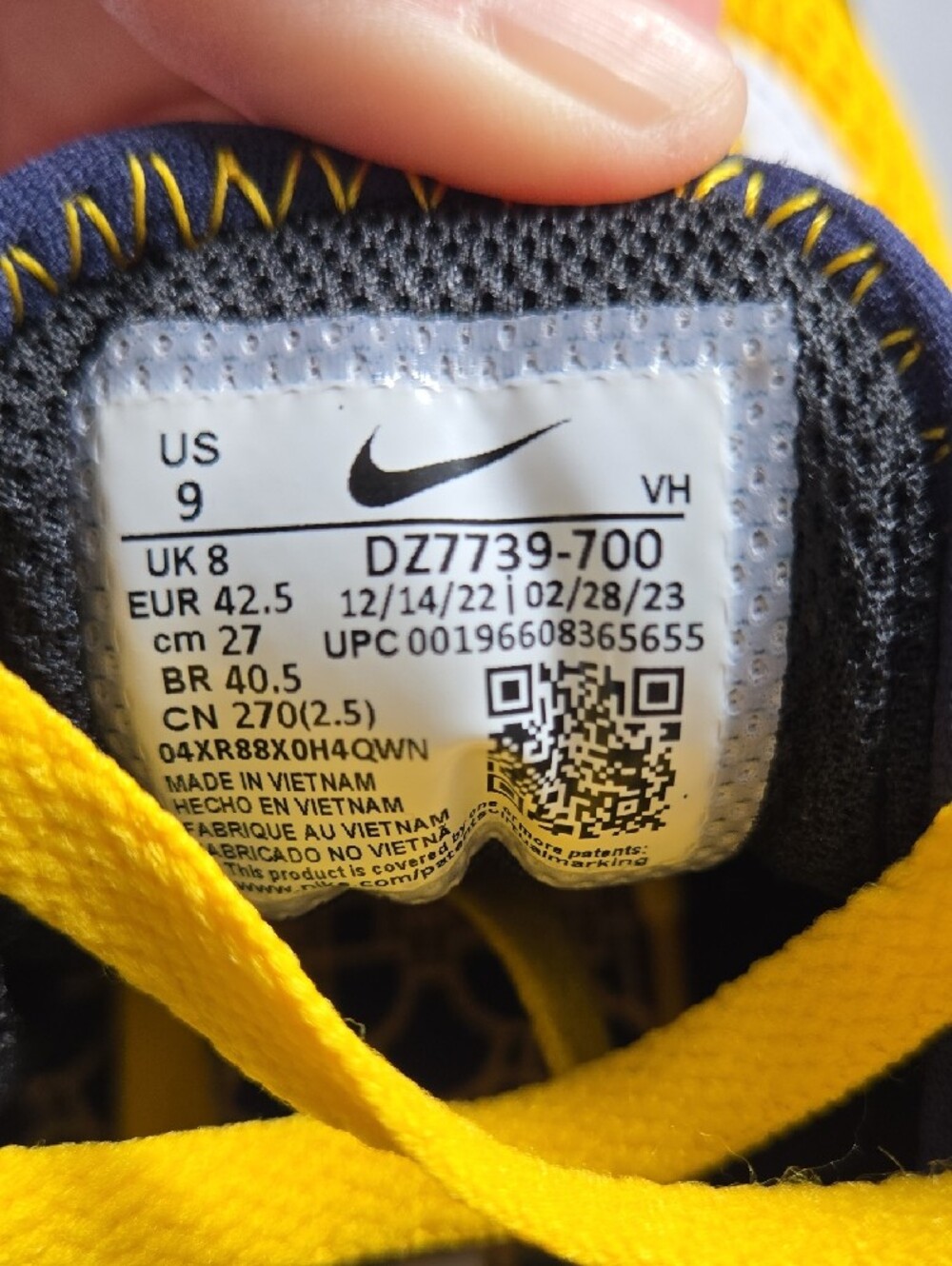 Nike Men's University Of Michigan Yellow & Navy Air Max Mesh Athletic Sneakers - Picture 6 of 9